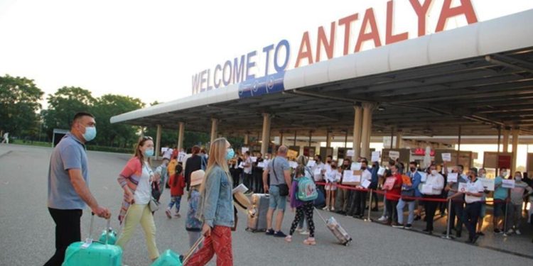 Antalya’ya hava yolu ile gelen turist sayısı yüzde 211 arttı