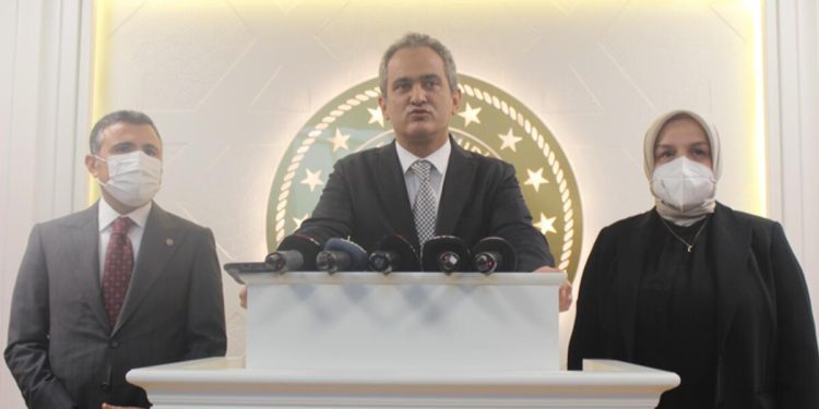 Bakan Özer: Yüz yüze eğitimde kararlıyız