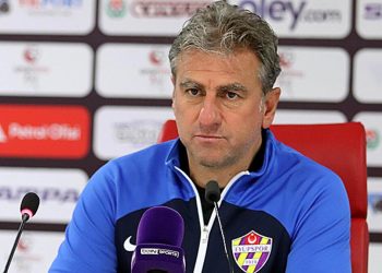 Eyüpspor hocası Hamza Hamzaoğlu’ndan istifa sorusuna cevap: Bizi domateslerle karşıladılar ama sonra final oynadık