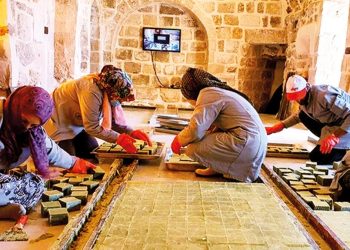 Kadın dayanışması fabrika kurdurdu