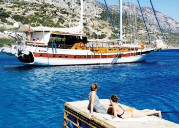 Marmaris’te yelkenler fora! ‘Mavi yolculuk’ sezonu başladı